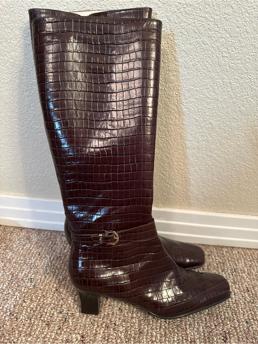 Salvatore Ferragamo Never worn Brown Croc-Embossed Boots with Gold Hardware - Picture 2 of 5